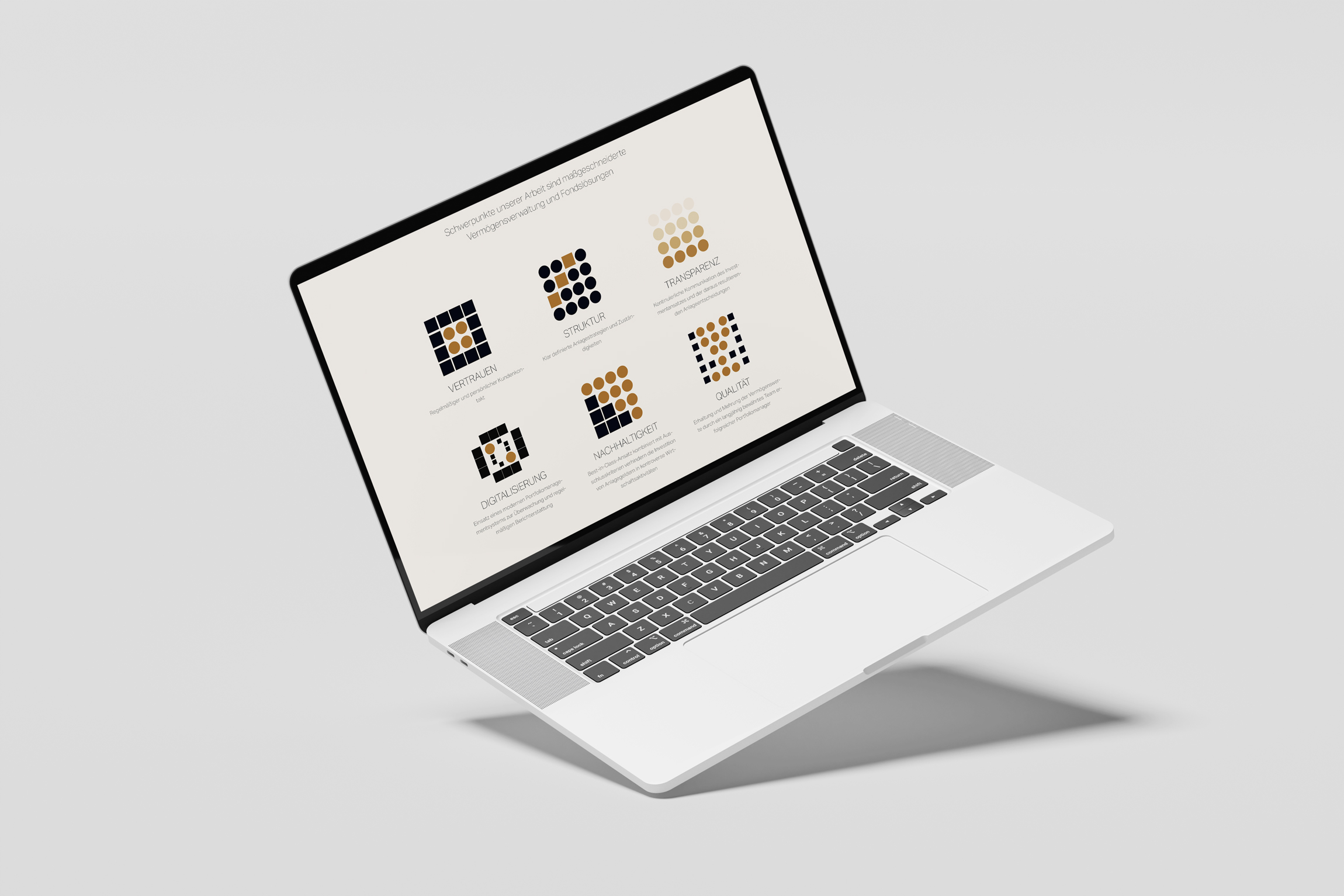 Laptop zeigt die Website von STEINBEIS & HÄCKER