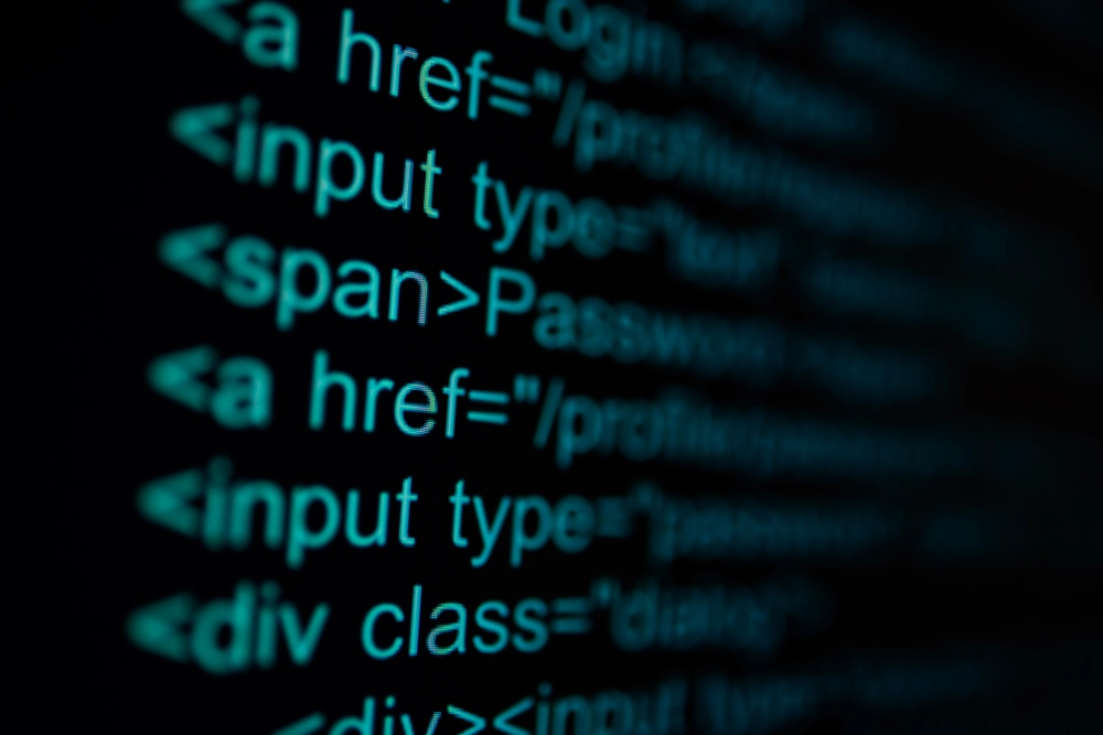 Blau gefärbte, programmierte Details auf schwarzem Hintergrund