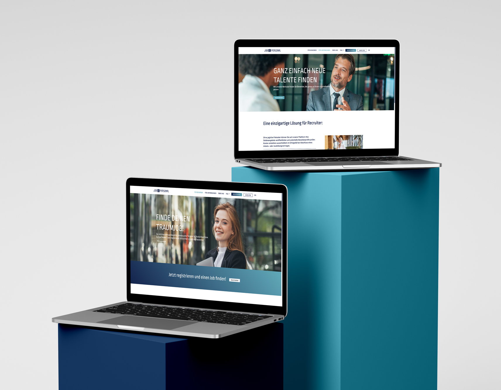 zwei Laptops zeigen die Seite Job&Personal mit weißem Hintergrund