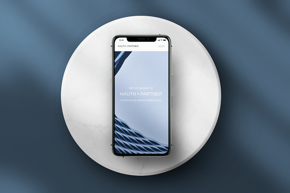 Handy-Mockup von der Hauth&Partner-Website
